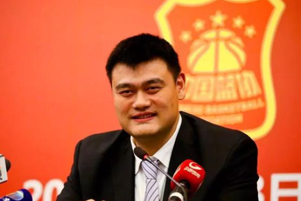 中國籃協(xié)現(xiàn)任主席是誰？